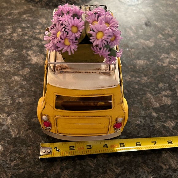 Yellow metal hippie car - Picture 3 of 4